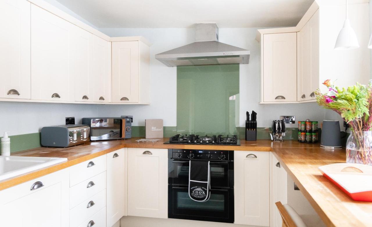 The Euston Square Escape - Modern And Central 4Bdr Home London Bagian luar foto